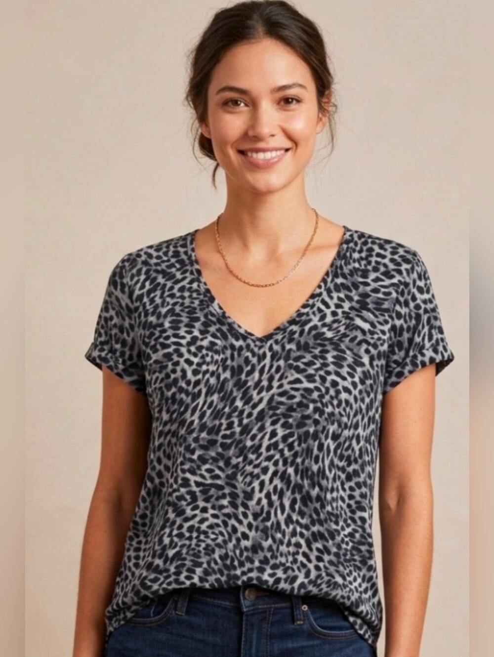 Cloth & Stone Women Top Size Medium  Grey Leopard Print V-Neck Tee